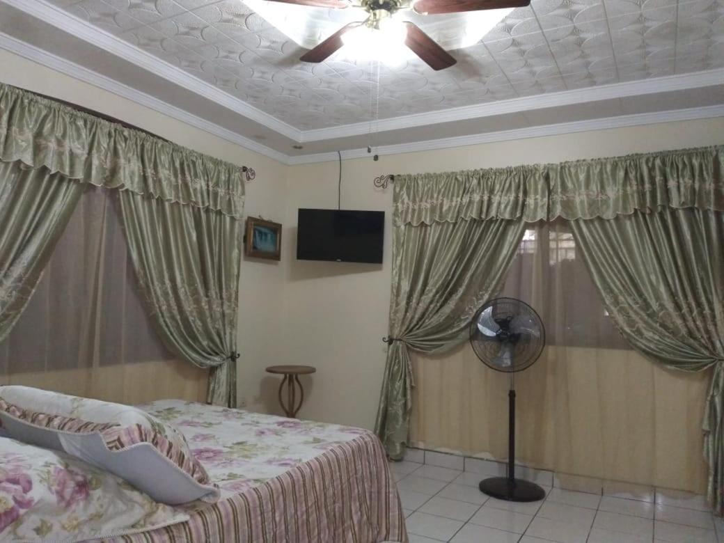 Alexander B&B Alajuela Екстериор снимка
