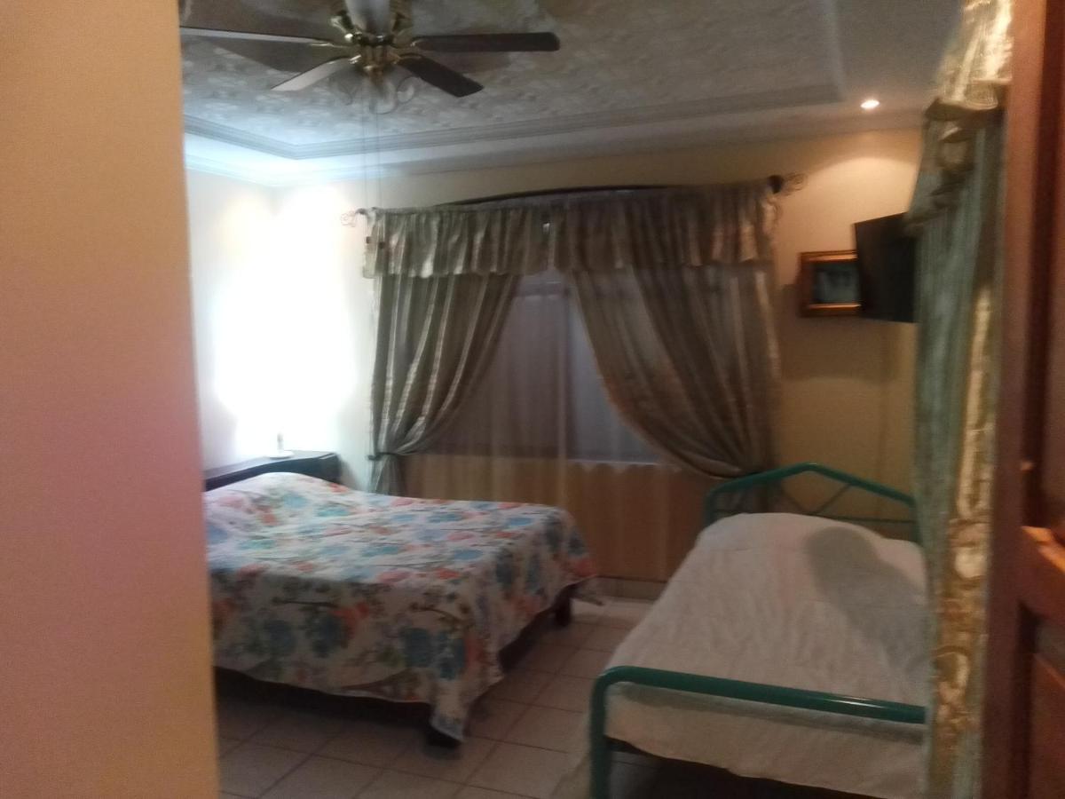 Alexander B&B Alajuela Екстериор снимка